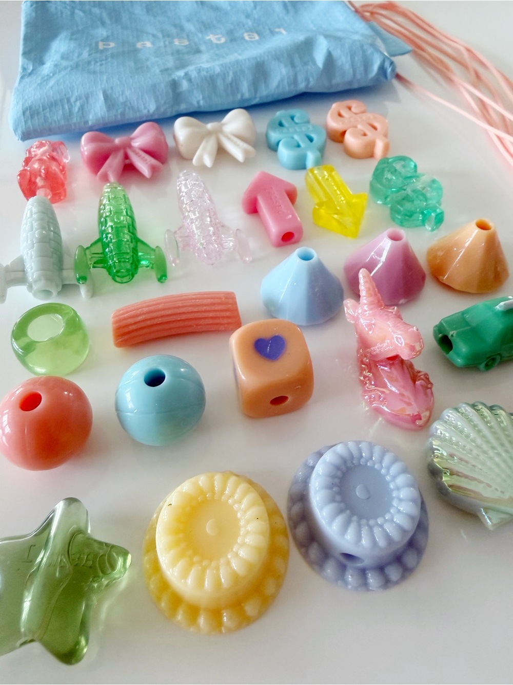 CJ Hendry Pastel beads collection (26) with pouch and strings